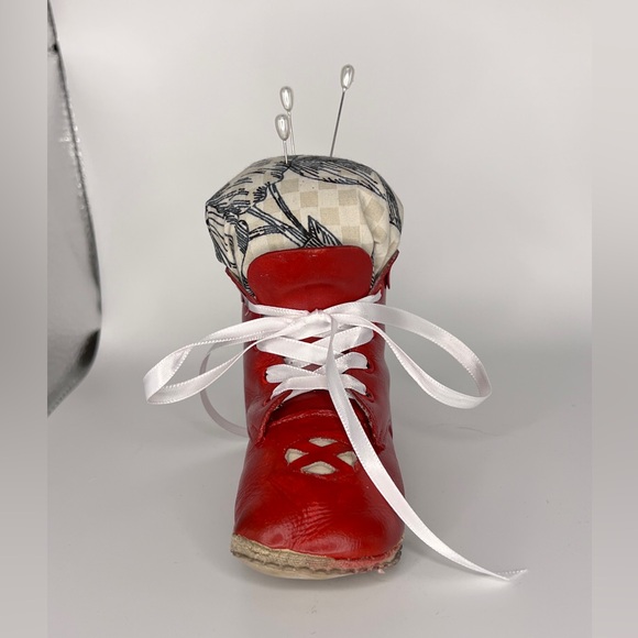 VINTAGE Red Leather Baby Shoe PIN CUSHION. Handmade upcycled w/ leather paint - Picture 4 of 7